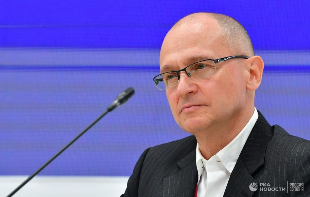 Парад Победы в Луганске и Донецке пока провести нельзя, сообщил Кириенко