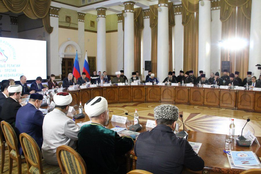 Международная конференция представителей традиционных религий Донбасса и РФ по противодействию экстремизму начала работу в Луганске