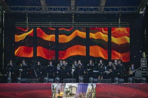 Концерт и выставка прошли в луганском парке имени Горького в честь 77-й годовщины Победы