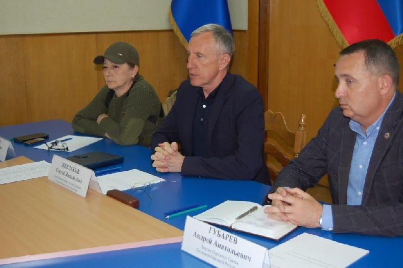 Андрей Губарев и Светлана Алёшина провели встречу с жителями города Стаханова