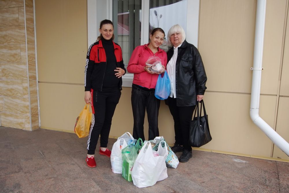 Депутат Светлана Гизай передала помощь беременным из освобождённых районов ЛНР