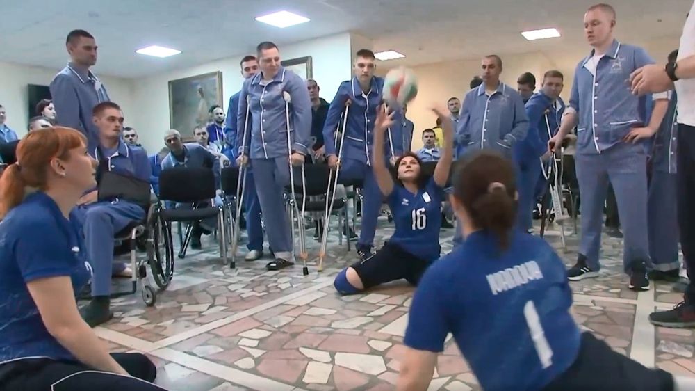 Титулованные спортсмены в госпитале провели мастер-классы для участников спецоперации