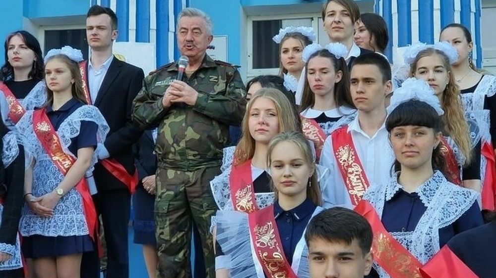 В ЛНР последний звонок прозвенел для более 110 тысяч школьников, в том числе и на освобожденных территориях