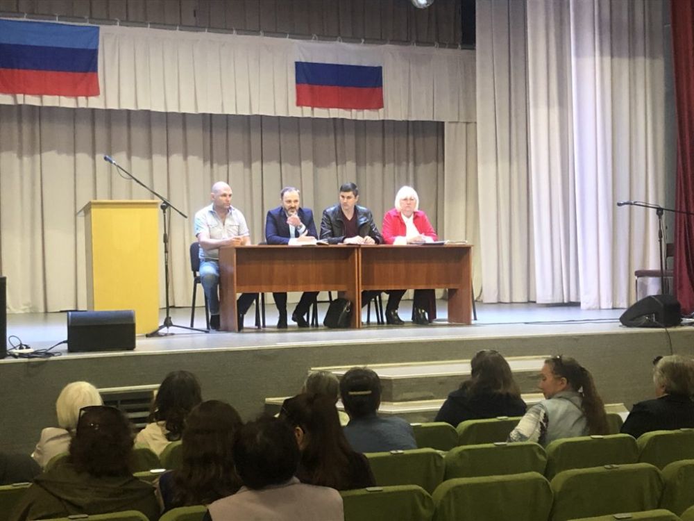 Депутаты Светлана Гизай и Андрей Лицоев встретились с жителями пгт Новоайдар