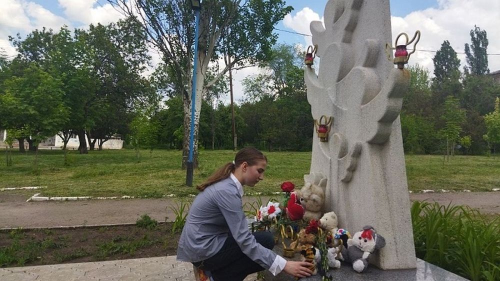 13-летняя Фаина Савенкова из Луганска: У нас в Донбассе уже 8 лет разрываются снаряды, и никто на Западе этого не замечает