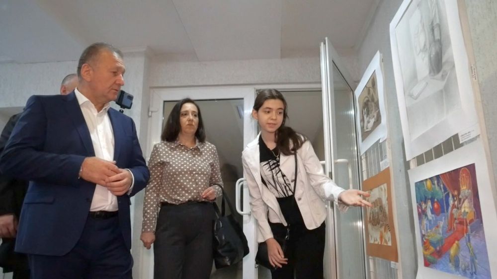 Встреча Манолиса Пилавова с юными художниками и мастерами декоративно-прикладного творчества