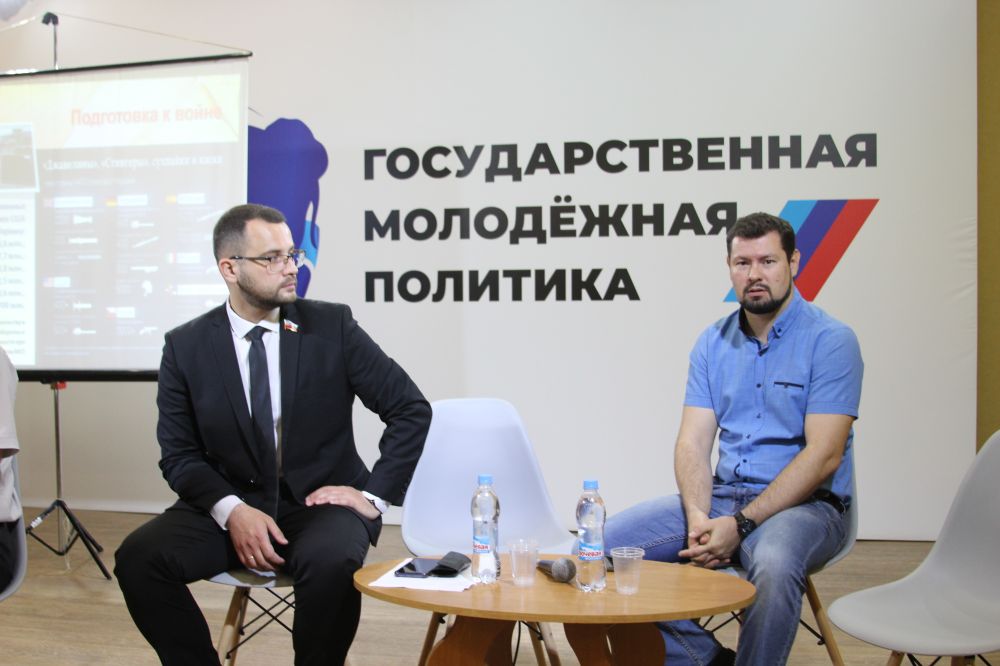 Управление по делам детей, семьи и молодежи провело интерактивную лекцию к годовщине авиаудара по ЛОГА