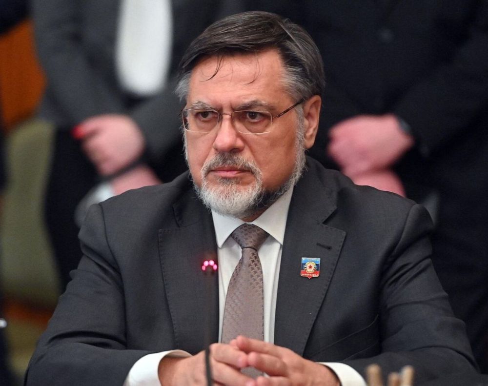 Указом Главы Луганской Народной Республики Леонида Пасечника от 3 июня 2022 года № УГ - 390/22 дипломатический ранг Чрезвычайного и Полномочного Посла присвоен: