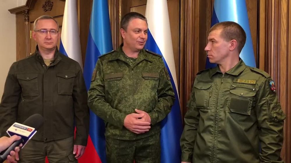 Глава администрации Первомайска Сергей Колягин и губернатор Калужской области Владислав Шапша подписали в Луганске соглашение о сотрудничестве между регионами