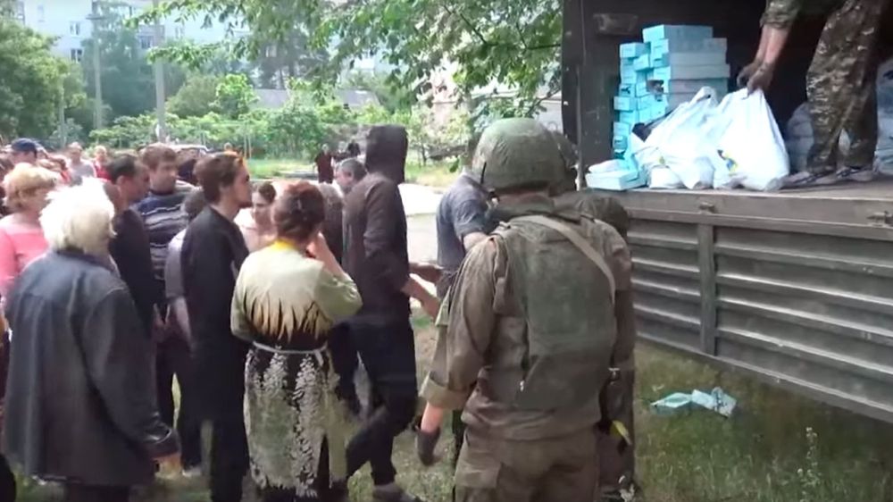 МО РФ: на Украину доставлено почти 28 тысяч тонн гуманитарной помощи