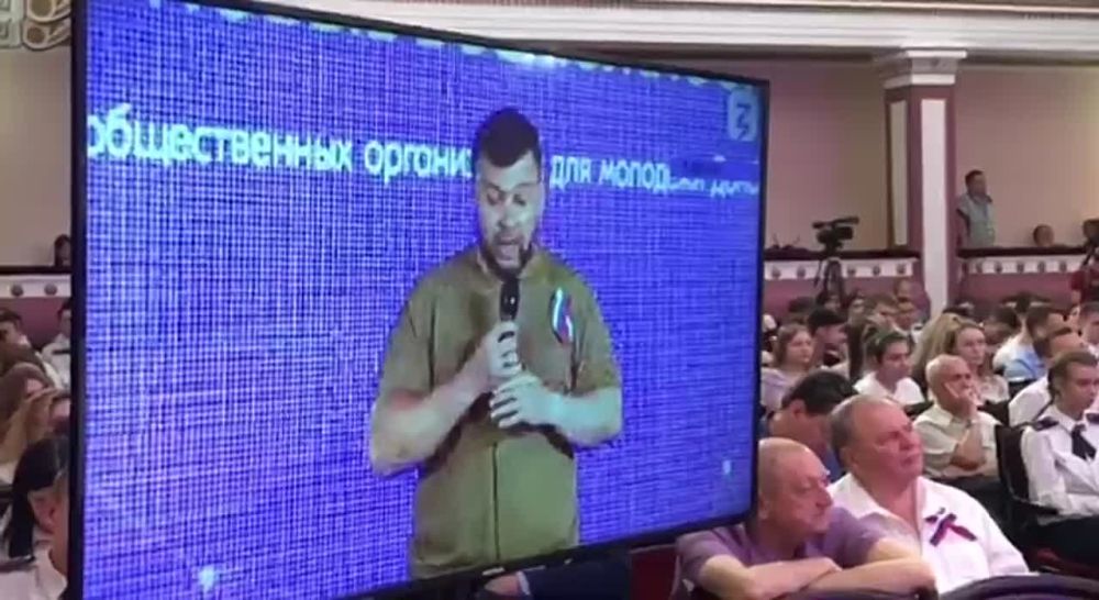 Глава ЛНР Леонид Пасечник и активисты Республики приняли участие в презентации молодежных проектов, реализуемых в РФ. Об...