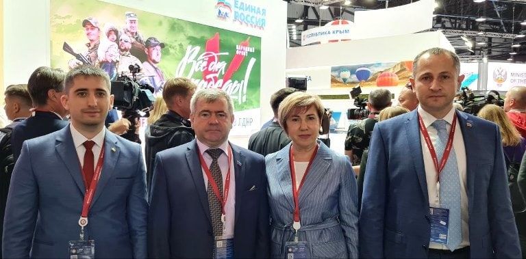 Первый заместитель Председателя Правительства ЛНР Юрий Говтвин и Министр экономического развития Светлана Подлипаева принимают участие в Петербуржском международном экономическом форуме