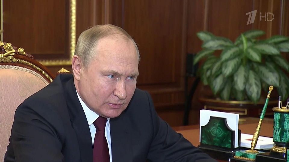 Президент РФ поручил наградить всех отличившихся при освобождении Луганской народной республики военнослужащих