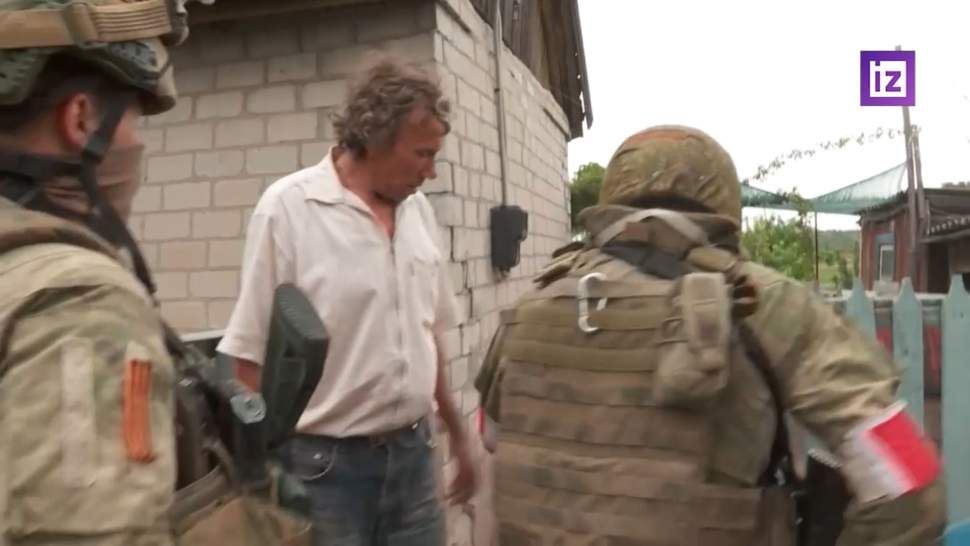 Военкор «Известий» показал раздачу гуманитарной помощи в ДНР