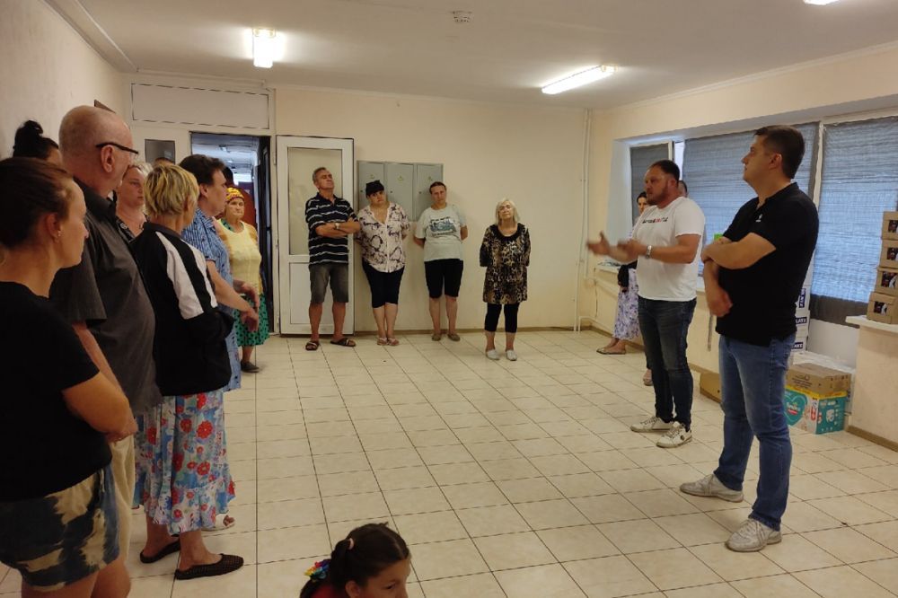 В Лутугино состоялась встреча депутата Андрея Тамбовцева с переселенцами из зон боевых действий