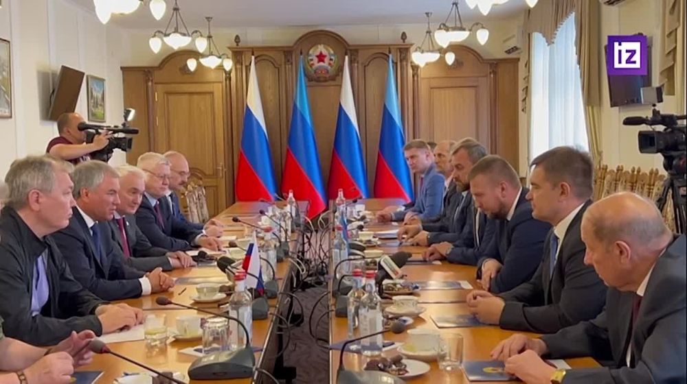 В Госдуме заявили о важности создания единого правового поля РФ и ЛНР. Это произошло во время выступления спикера ГД перед народным советом Луганской Народной Республики