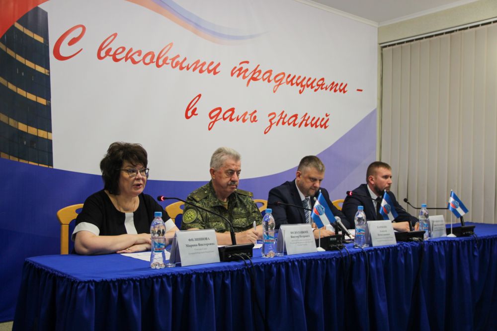 Денис Мирошниченко озвучил предложение создания штаба по организации референдума о вхождении ЛНР в состав России