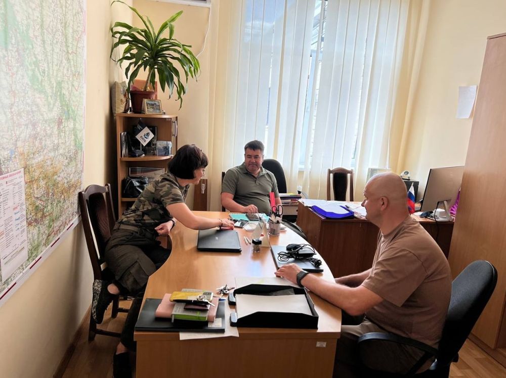 Светлана Гизай: После приезда депутата Госдумы РФ Романа Птицына в ЛНР мы вместе провели несколько рабочих встреч с представителями власти, общественниками, ознакомились с проблемами населения, а именно: