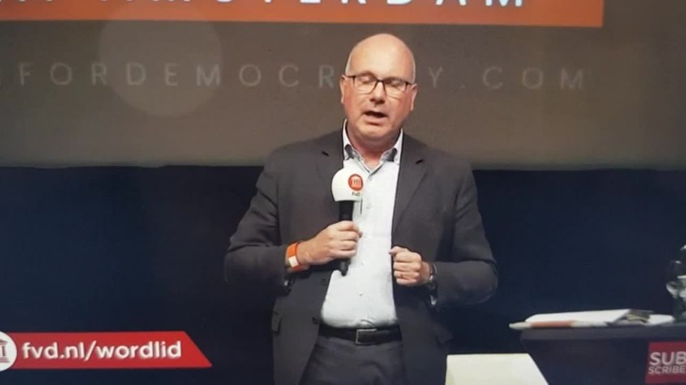 ���� ������� (John Laughland), ���������� ������ � ���������, ����������� �������� ��������� ���������� � �������������� (Institute for Democracy and Cooperation)