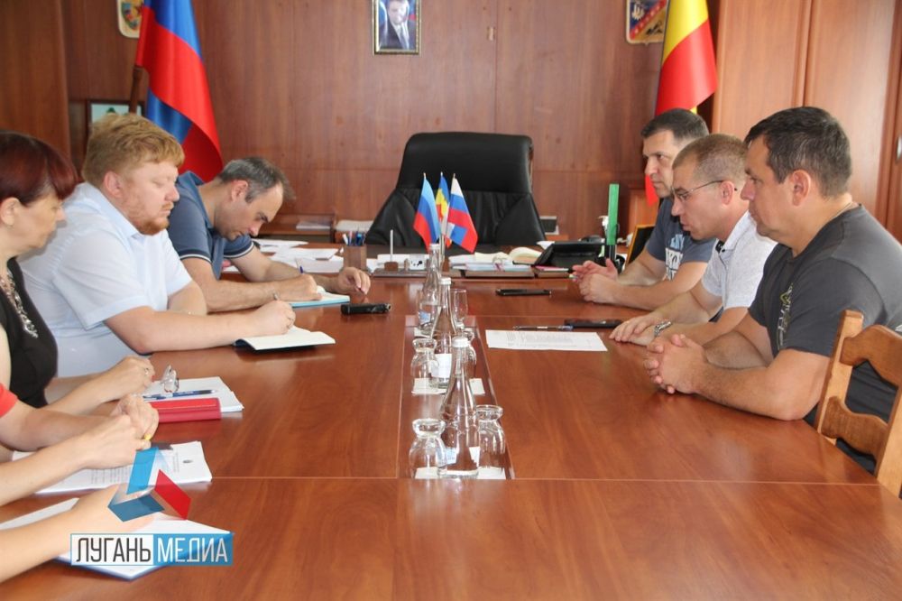 В Попаснянский район 3 августа прибыли министр образования и науки ЛНР Иван Кусов и его заместитель Петр Ишков