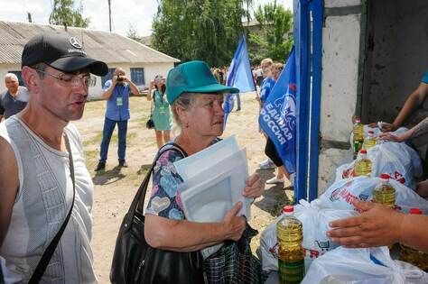 Конвои "Единой России" доставили в Рубежное и Кременную более 55 тонн гумпомощи