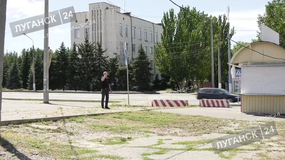 Глава администрации Луганска Манолис Пилавов встретился с выдающимся скульптором, академиком Российской академии Художеств Салаватом Щербаковым