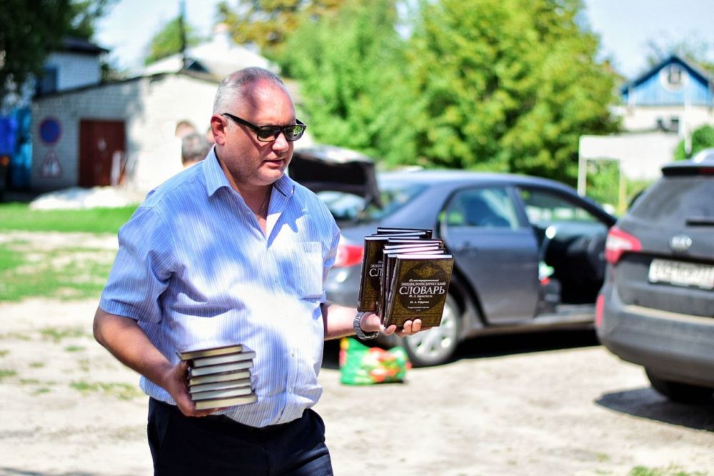 Председатель комиссии по вопросам развития культуры, образования и науки Антон Кондратенко рассказал о работе в области просвещения