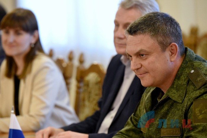 Калужская область поможет восстановить две школы и пять детских садов в подшефном Первомайске