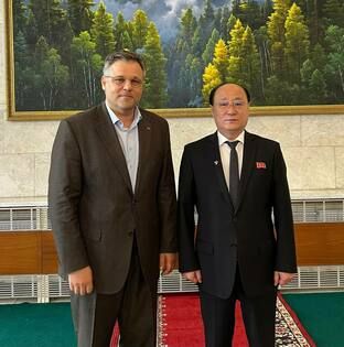 Послы ЛНР и КНДР обсудили перспективы развития торгово-экономического сотрудничества