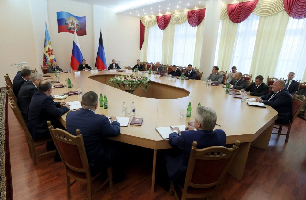 В четверг, 11 августа, Генеральный прокурор Луганской Народной Республики Сергей Горенко принял участие в совещании с...