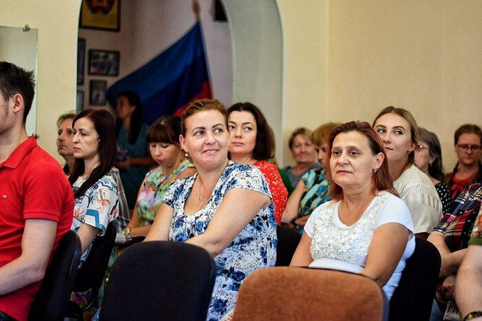 Коллектив луганской гимназии № 30 поддержал идею референдума о вхождении ЛНР в состав РФ