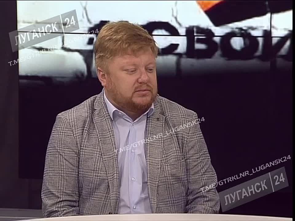 Министр образования и науки ЛНР Иван Кусов в эфире телерадиомарафона «Zдесь и сейчас» на телеканале «Луганск 24» подчеркнул, что начало нового учебного года в Республике первого сентября пройдет с учетом всех мер безопасности