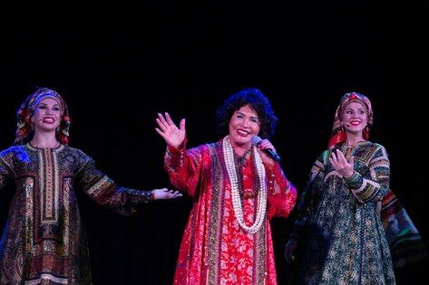 Надежда Бабкина и театр "Русская песня" представили в Луганске концертную программу