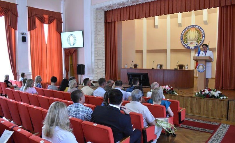 Выпускники ЛГПУ получили дипломы образца РФ