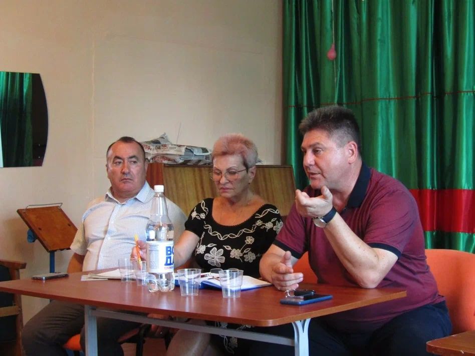 Представитель Волгоградской области встретился с жителями сел Станично-Луганского района