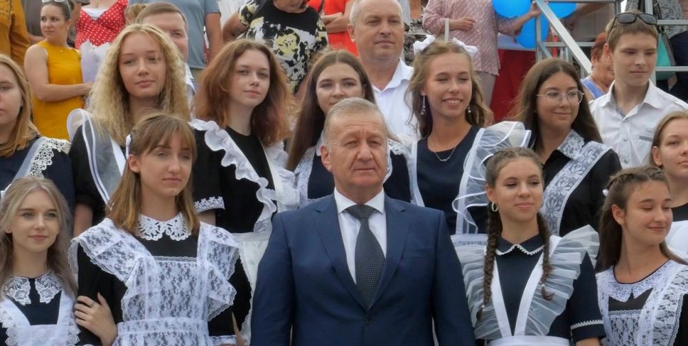 Глава администрации Луганска Манолис Пилавов, заместитель председателя Государственной Думы (ГД) Шолбан Кара-оол, депутат ГД...