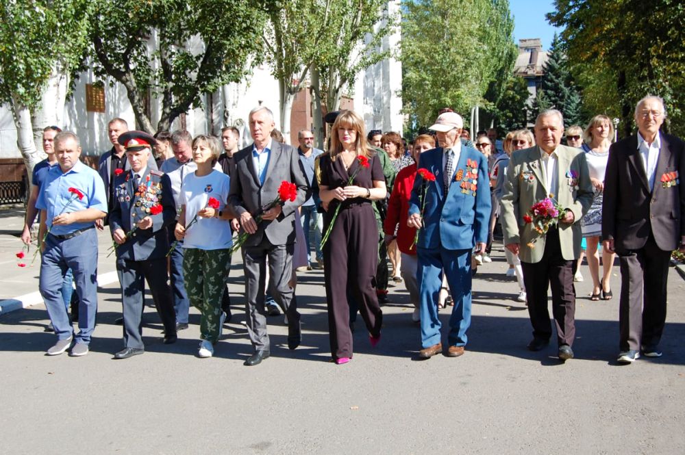 В Стаханове почтили память воинов-освободителей города