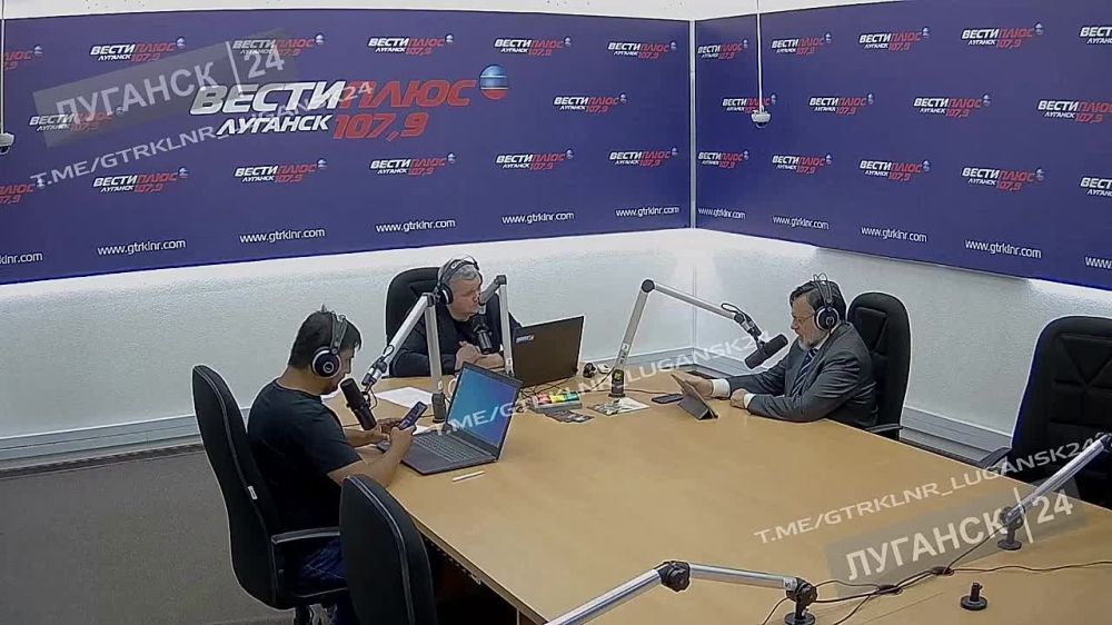 Министр иностранных дел ЛНР Владислав Дейнего в эфире телерадиомарафона «Zдесь и сейчас» на телеканале «Луганск 24» прокомментировал решение Владимира Зеленского об упразднении украинской делегации в Минской контактной группе