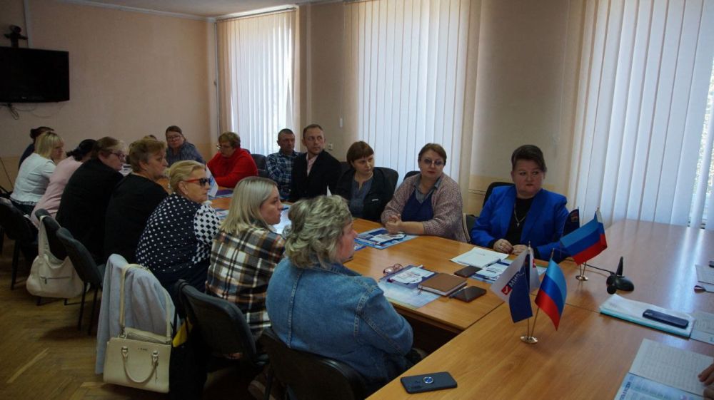 Сегодня в Луганской Народной республике ключевую роль в политической жизни играет общественное движение «Мир Луганщине»