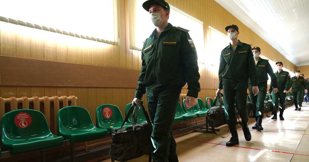 Песков заявил, что речи о мобилизации в России не идет