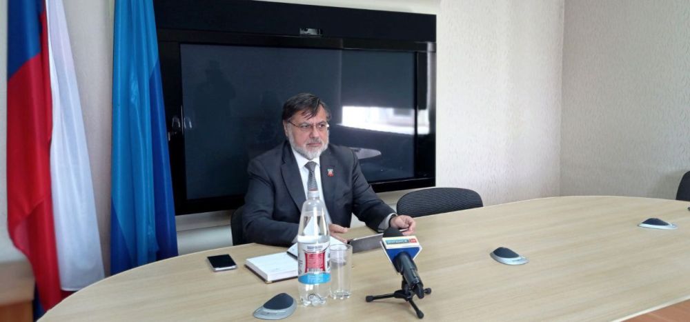 На брифинге 15 сентября Министр иностранных дел ЛНР Владислав Дейнего проинформировал представителей СМИ об итогах встречи с Уполномоченным представителем при Президенте МККК Марианной Гассер