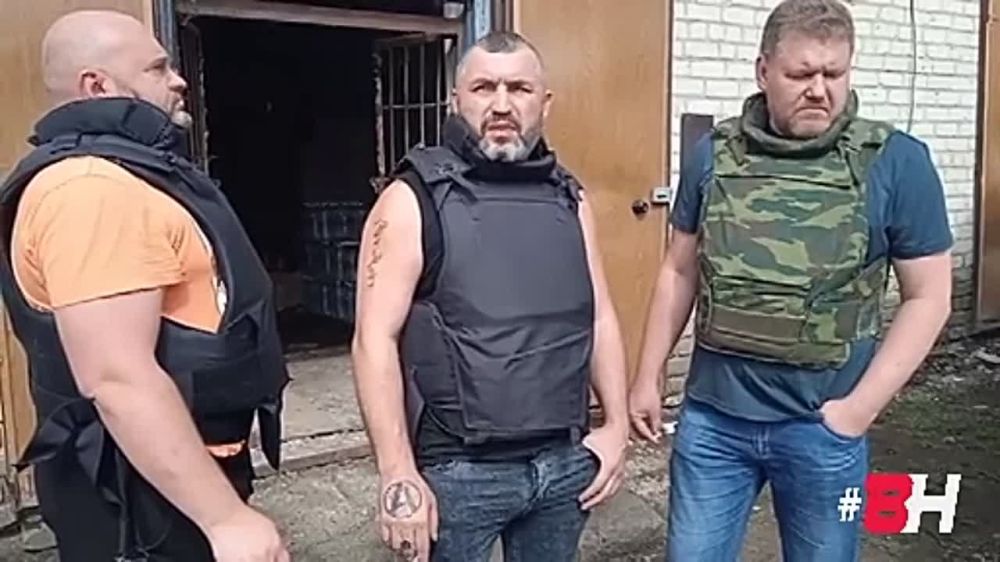 Лидер группы «АнимациЯ» Константин Кулясов приехал помочь волонтёрам Штаба Захара Прилепина с гуманитарной помощью