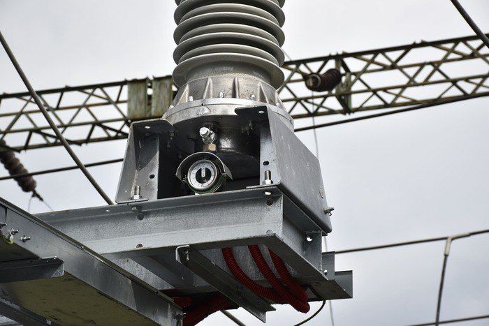 Российские энергетики помогли восстановить разрушенную ВСУ подстанцию в Луганске