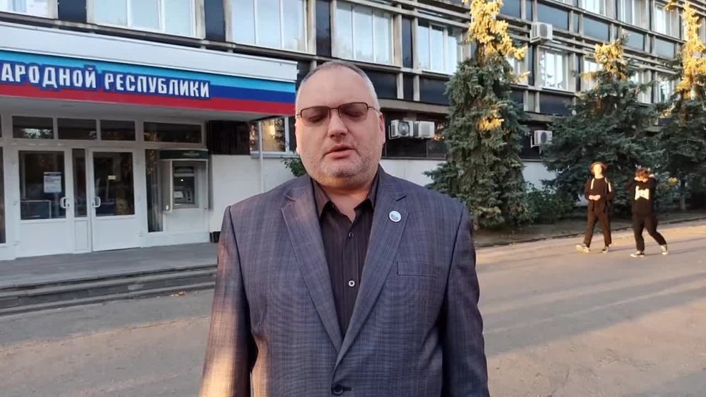 Член Общественной палаты (ОП) ЛНР Антон Кондратенко прокомментировал корреспонденту телеканала «Луганск 24» обращение общественников к Главе ЛНР и Народному совету ЛНР с инициативой о немедленном проведении референдума в Республике