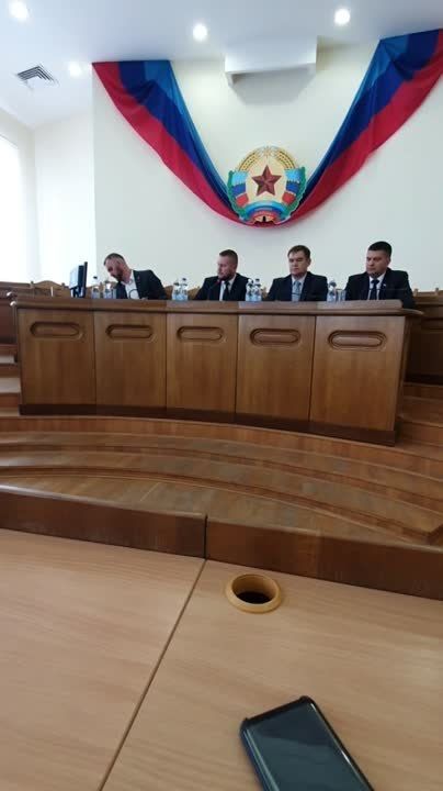 Парламент ЛНР единогласно проголосовал за принятие приняли закона "О референдуме Луганской Народной Республики по вопросу о вхождении в состав Российской Федерации на правах субъекта Российской Федерации"