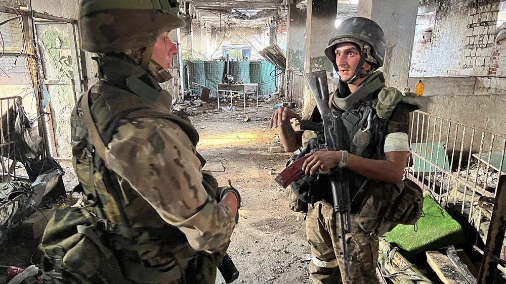 Драпать не имеем права, а в атаку идти некому