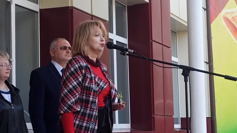 Депутат Народного совета Анна Мосина во время акции "Колокольчик мира в Луганском крае" подчеркнула, что...