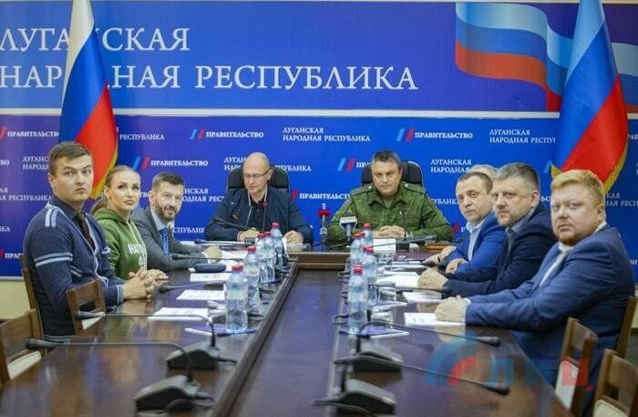 Первый замглавы администрации президента РФ представил в ЛНР конкурс "Лидеры возрождения"