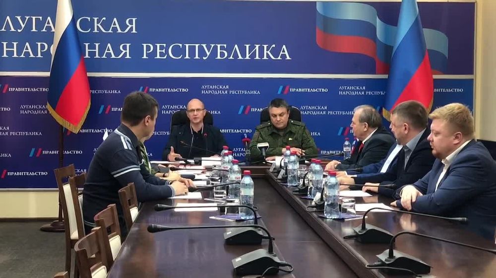 Первый заместитель руководителя администрации президента РФ Сергей Кириенко представил в Луганске конкурс "Лидеры возрождения