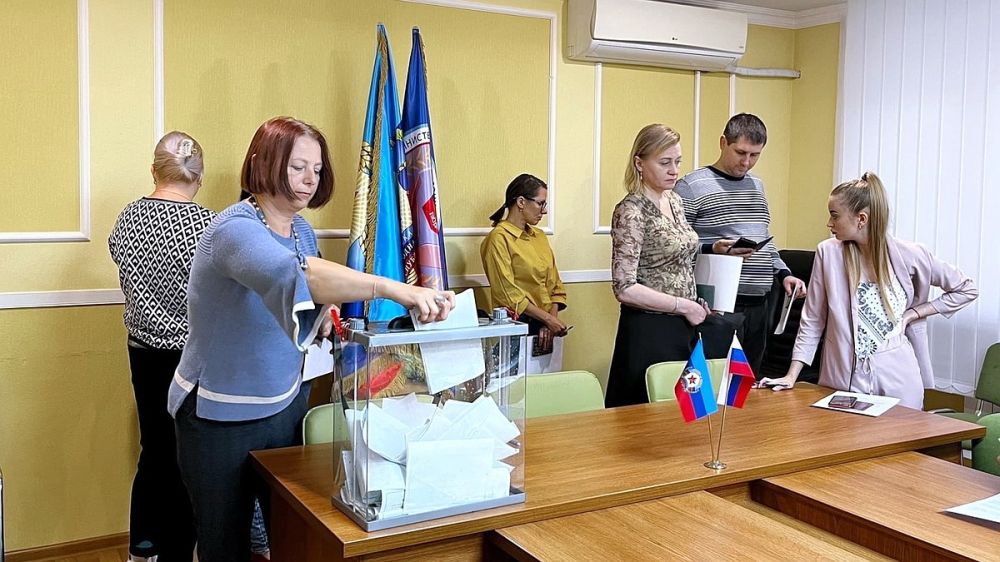«Ждали этого с 2014 года!» Как в ЛНР проходит референдум о присоединении к России